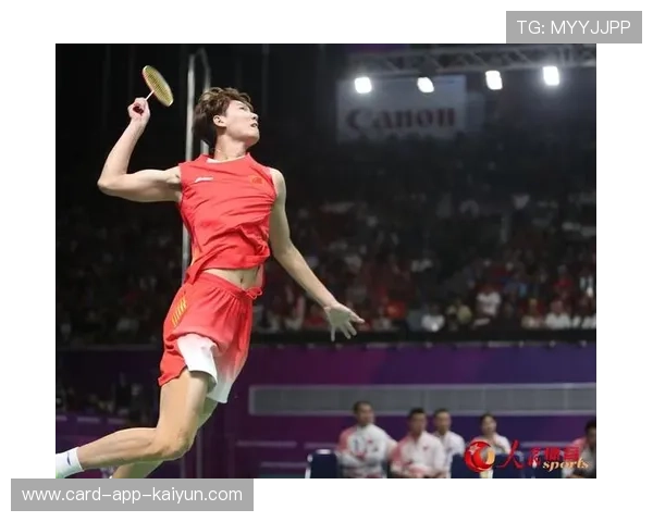 羽毛球新秀表演跳杀惊艳亮相:未来之星的精彩瞬间 羽毛球新秀表演跳杀惊艳亮相:未来之星的精彩瞬间