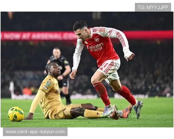 阿森纳马丁内利高速内切低射打穿切尔西后防：一场精彩的英伦对决