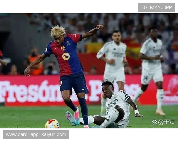 巴萨右路变化频繁，亚马尔的小范围处理极具灵性