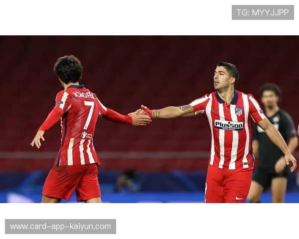 本菲卡—拉斐尔斜传破开对方防线