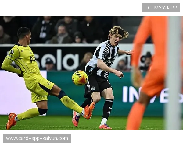 热刺外围远射试探不断，库卢切夫斯基抽射偏出