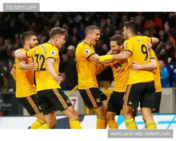 英超焦点战：曼联4-1轻取狼队，B费独揽两球