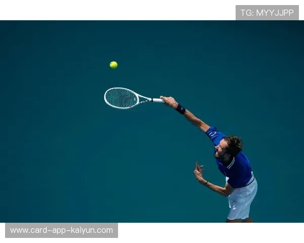 迈阿密公开赛梅德韦杰夫反手吊球得手 迈阿密公开赛梅德韦杰夫反手吊球得手