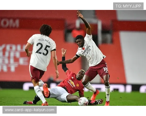 阿森纳多次从肋部撕裂布防,托马斯远射爆杆建功 阿森纳多次从肋部撕裂布防,托马斯远射爆杆建功